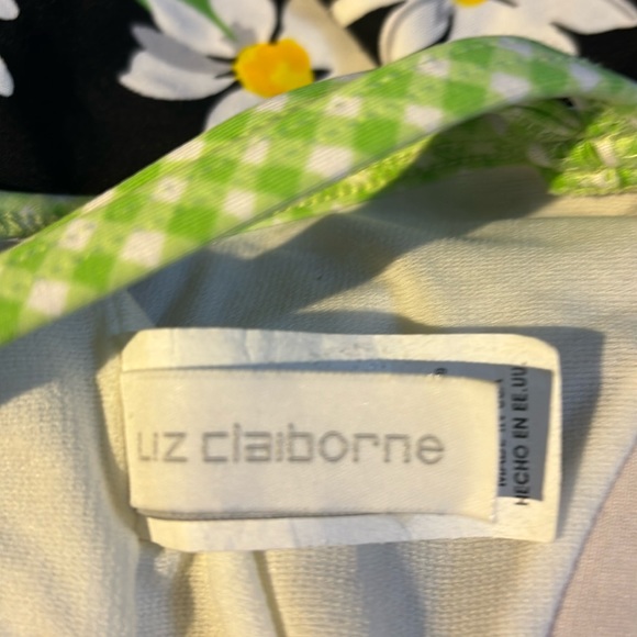 Liz Claiborne daisy top with green gingham trim and built in shelf bra - Picture 5 of 6